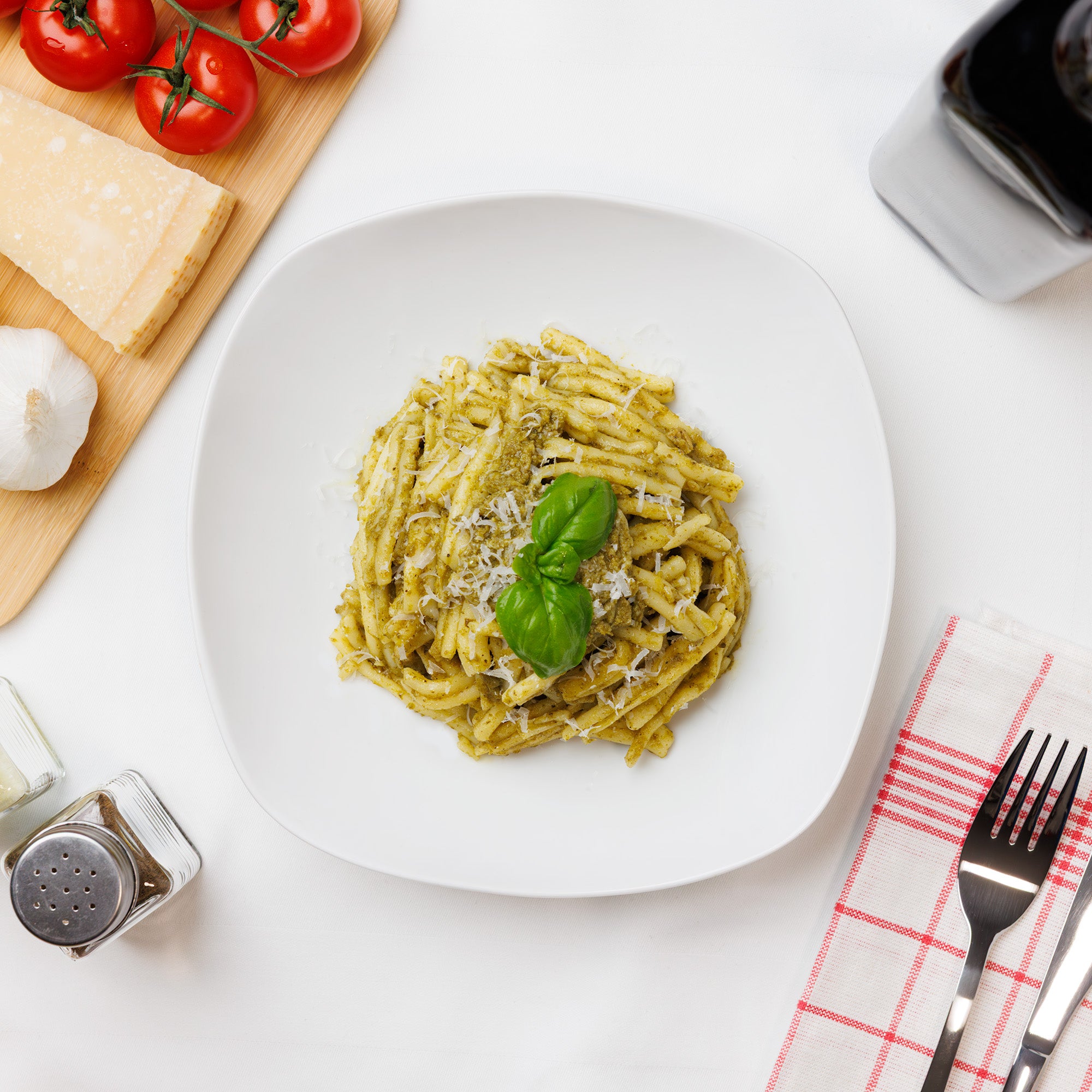 Glutenfreie Maccheroni mit Pesto