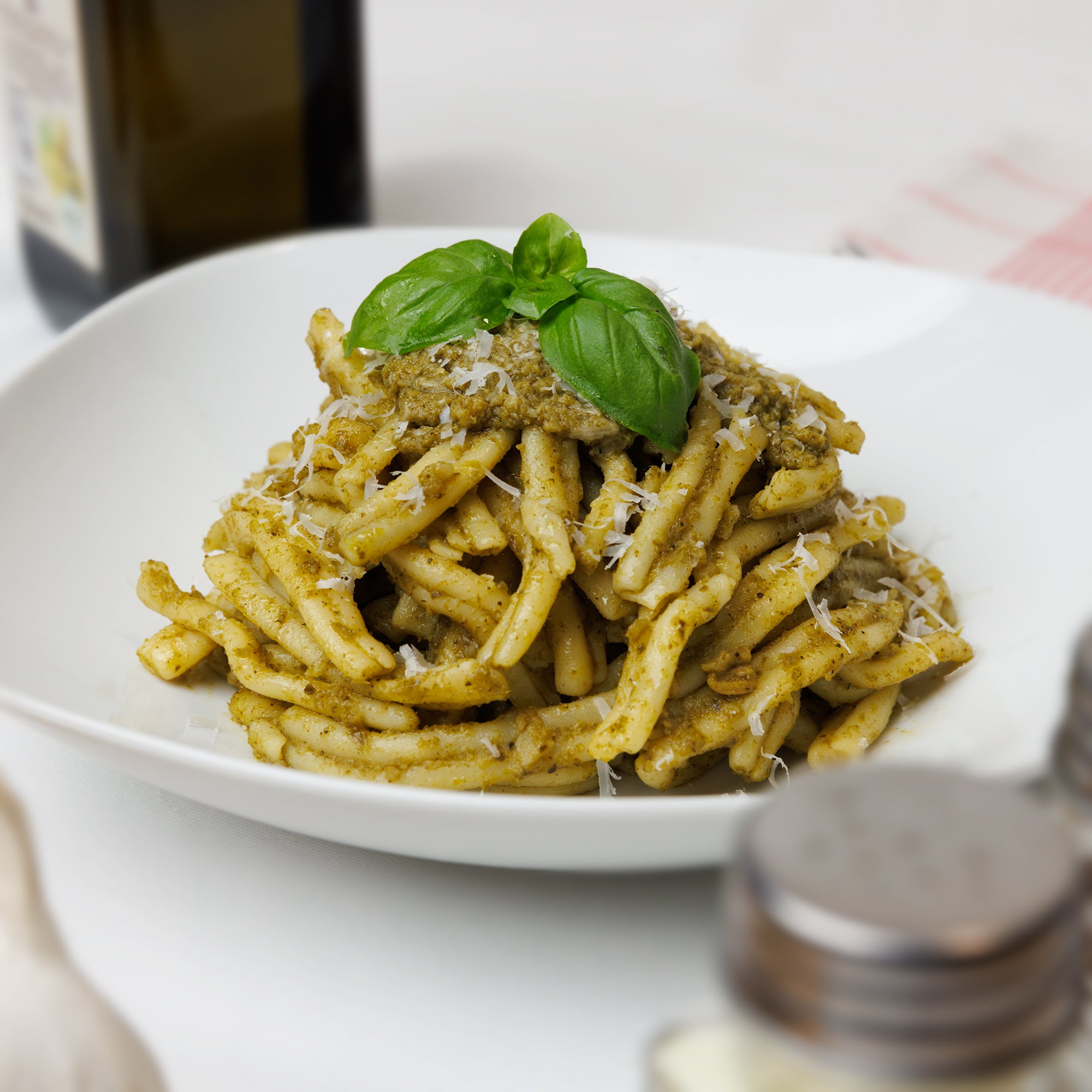 Glutenfreie Maccheroni mit Pesto